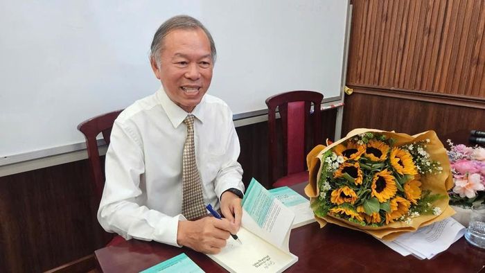 Chủ biên là PGS-TS Võ Văn Nhơn