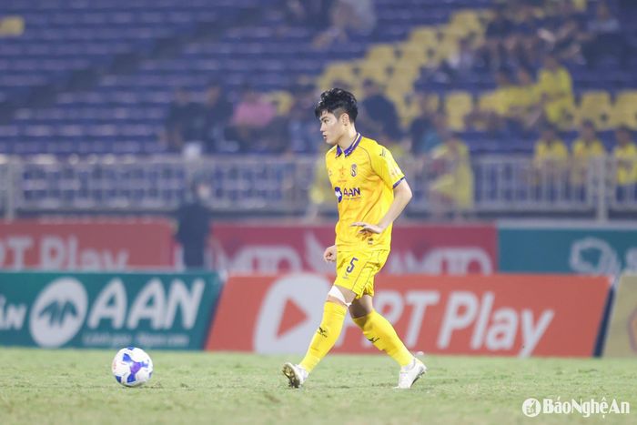 Lê Văn Thành là 1 trong những phương án để thay thế cho Zaracho ở trong trận đấu sắp tới. Ảnh: Xuân Thủy