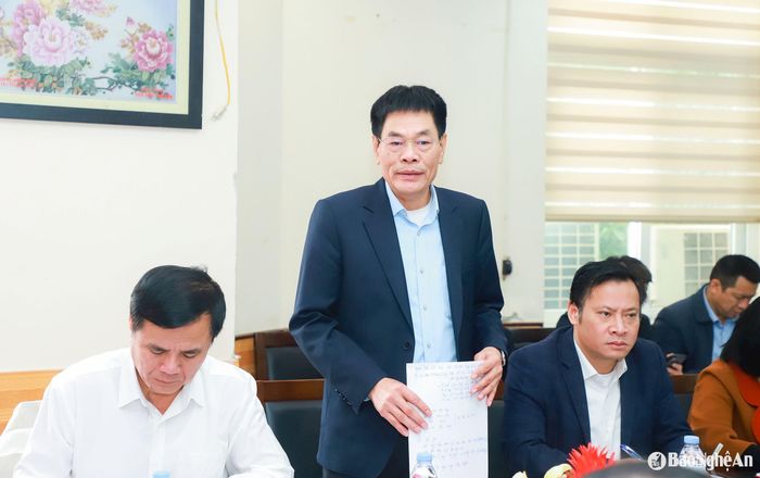Đồng chí Tăng Văn Luyện - Chủ tịch UBND huyện Diễn Châu phát biểu tại cuộc làm việc về tổ chức chính quyền địa phương 2 cấp. Ảnh: Thành Duy