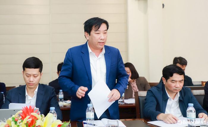 Đồng chí Hoàng Lân - Phó trưởng Ban chuyên trách Ban Kinh tế - Ngân sách, HĐND tỉnh Nghệ An phát biểu tại cuộc làm việc. Ảnh: Thành Duy