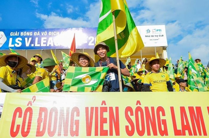 Cổ động viên SLNA. Ảnh tư liệu: SLFC