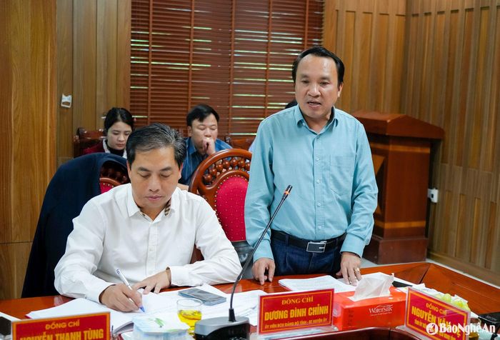 Đồng chí Dương Đình Chỉnh - Ủy viên Ban Chấp hành Đảng bộ tỉnh, Bí thư Huyện ủy Nghi Lộc phát biểu tại cuộc làm việc. Ảnh: TL