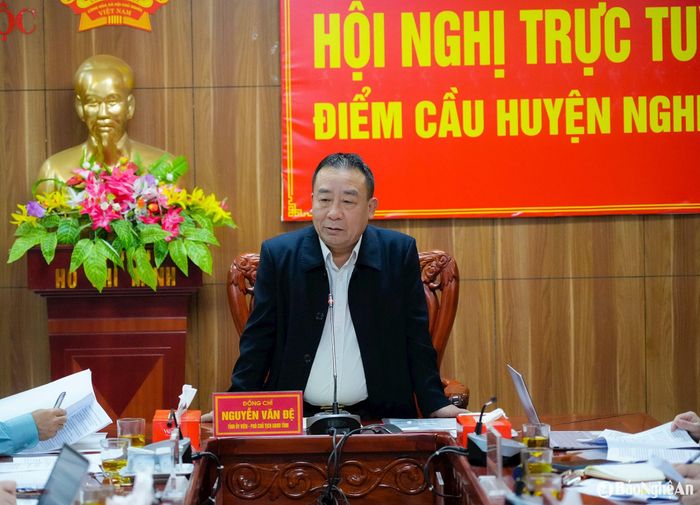 Đồng chí Phó Chủ tịch UBND tỉnh Nguyễn Văn Đệ kết luận cuộc làm việc. Ảnh: TL