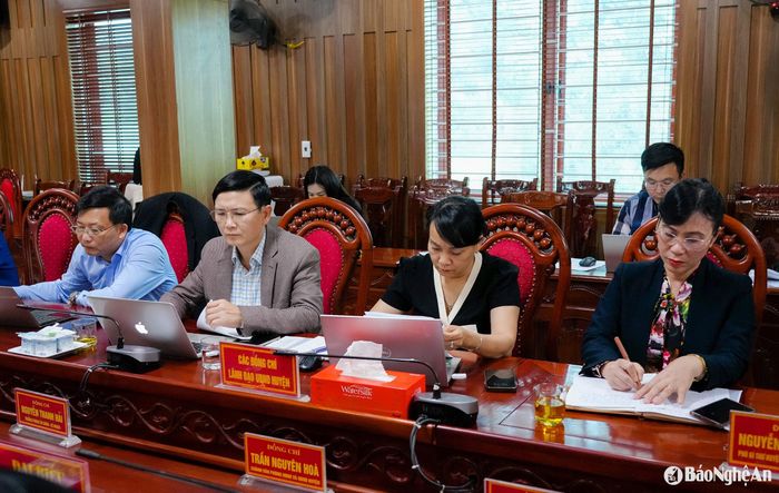 Đại diện lãnh đạo huyện Nghi Lộc tham dự cuộc làm việc. Ảnh: TL