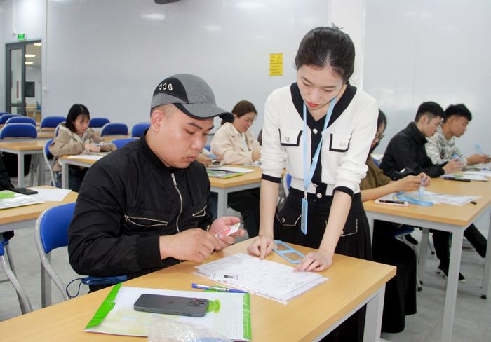 Công ty Everwin Precision Việt Nam tại KCN VSIP Nghệ An tuyển dụng lao động. Ảnh: Quang An