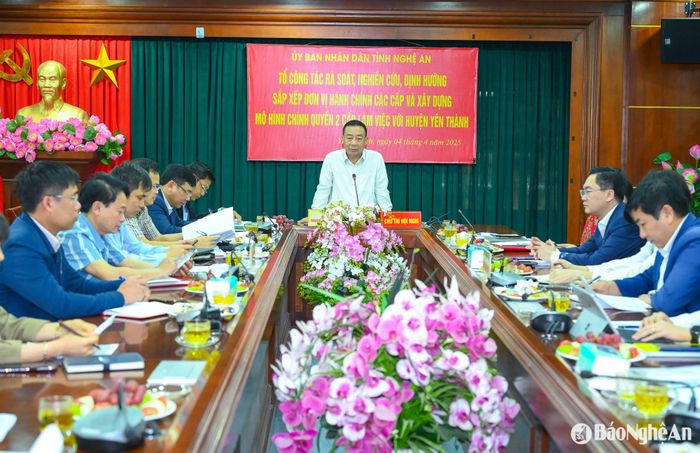 Phó Chủ tịch UBND tỉnh Nguyễn Văn Đệ làm việc với huyện Yên Thành về sắp xếp đơn vị hành chính. Ảnh: Thành Cường