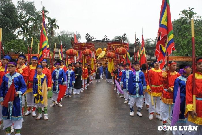 Các nghi lễ được tiến hành trang nghiêm, thành kính