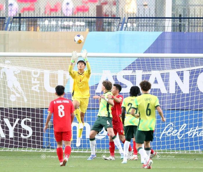 U17 Việt Nam cần dè chừng U17 UAE chơi bóng bổng hiệu quả. Ảnh: VFF