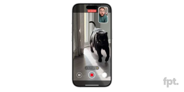  iPhone 17 Pro và Pro Max sẽ có tính năng độc quyền, cho phép thiết bị quay video đồng thời bằng cả camera trước và sau. Ảnh: Jon Prosser. 