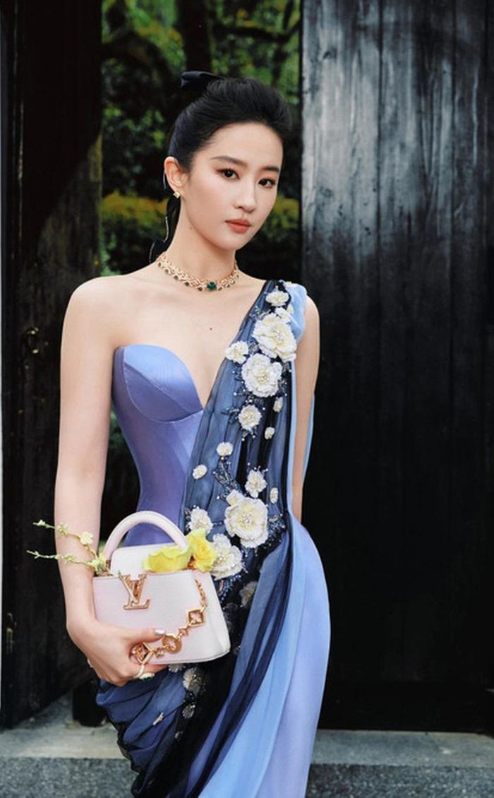 Hình ảnh tham dự sự kiện của Lưu Diệc Phi do chính công ty của cô đăng tải. Ảnh: Instagram