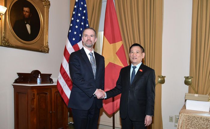 Phó Thủ tướng Chính phủ Hồ Đức Phớc và đại diện Thương mại Hoa Kỳ Jamieson Greer. Ảnh: VGP/Trần Mạnh