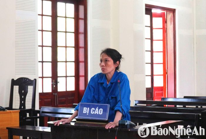 Bị cáo Lê Thị Tuyết tại phiên tòa. Ảnh: Trần Vũ