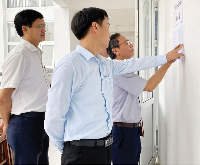  Cán bộ Sở GD&amp;ĐT kiểm tra công tác tổ chức Kỳ thi thử tốt nghiệp THPT 2025 