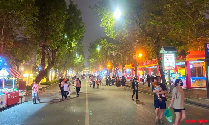 Các gian hàng trưng bày tại Lễ hội Quà tặng Du lịch Hà Nội năm 2025.