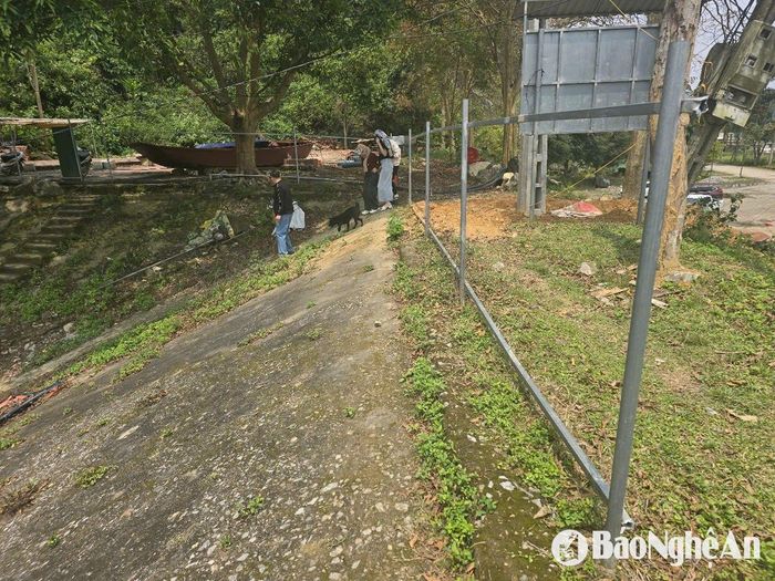 Rào chắn đã bị phá dỡ, hiện cơ quan công an đang điều tra thủ phạm. Ảnh: Tiến Hùng