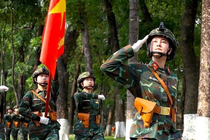 Chiến sĩ tập luyện cho đại lễ 30/4.