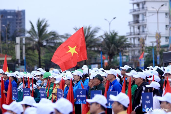 Lễ phát động có sự tham gia của hàng nghìn người trên địa bàn thành phố. Ảnh: Quang An