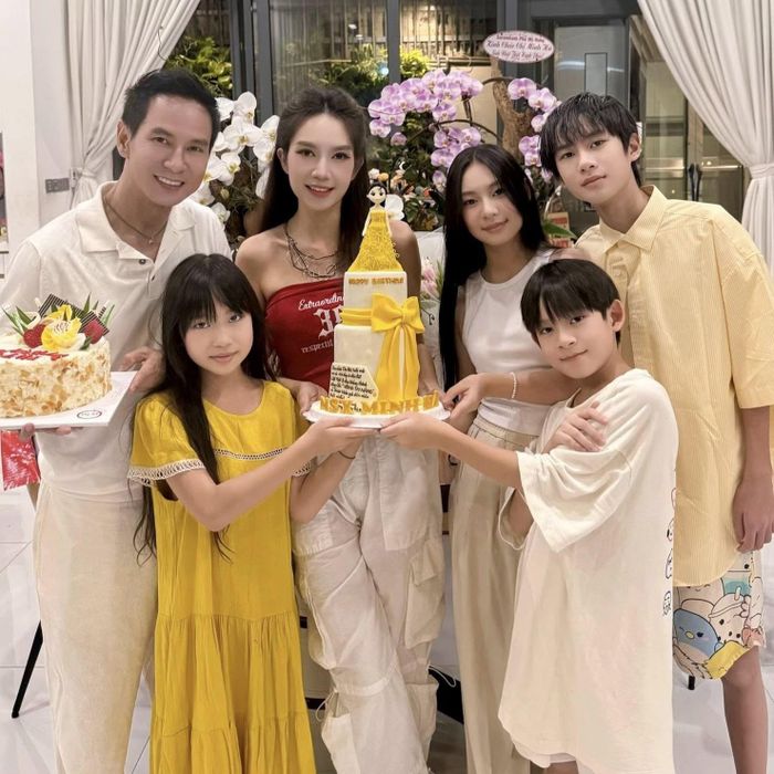 Trước Lật mặt 8, cả 4 người con của Lý Hải đều từng góp mặt trong các tác phẩm điện ảnh của anh, với vai diễn nhỏ.