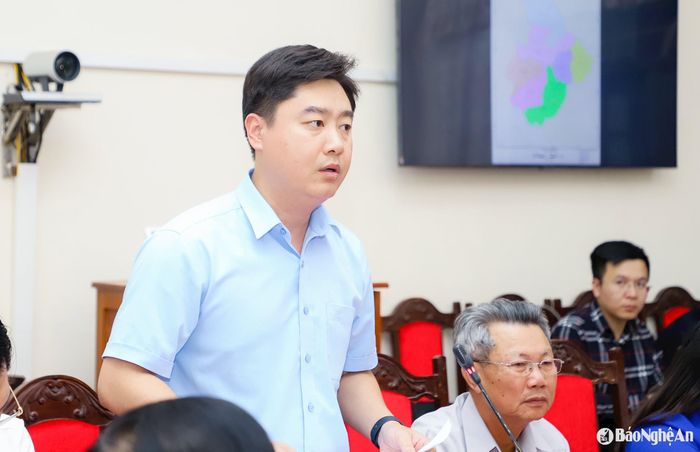 Đồng chí Lê Văn Lương - Bí thư Huyện ủy Tương Dương phát biểu tại cuộc họp. Ảnh: Phạm Bằng