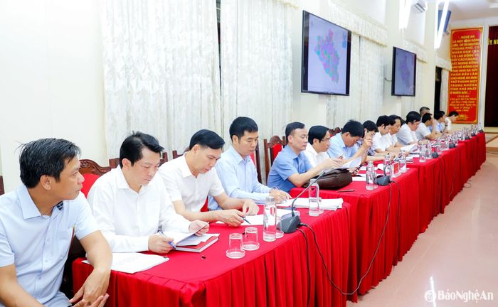 Lãnh đạo các địa phương tham dự cuộc họp. Ảnh: Phạm Bằng