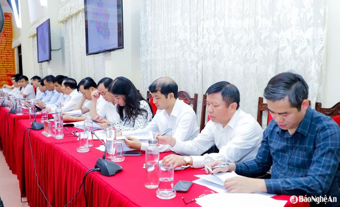 Lãnh đạo các địa phương tham dự cuộc họp. Ảnh: Phạm Bằng