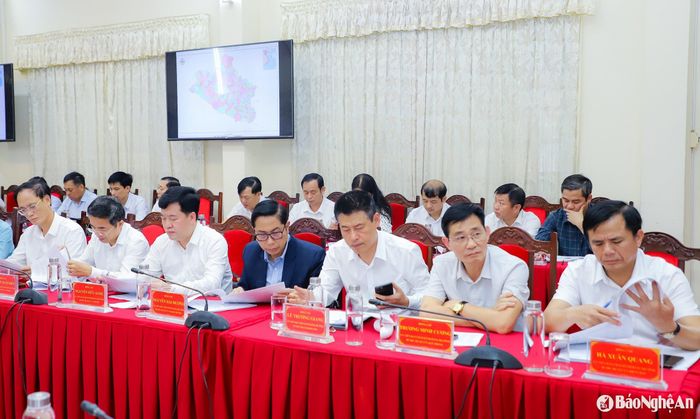 Lãnh đạo các địa phương tham dự cuộc họp. Ảnh: Phạm Bằng