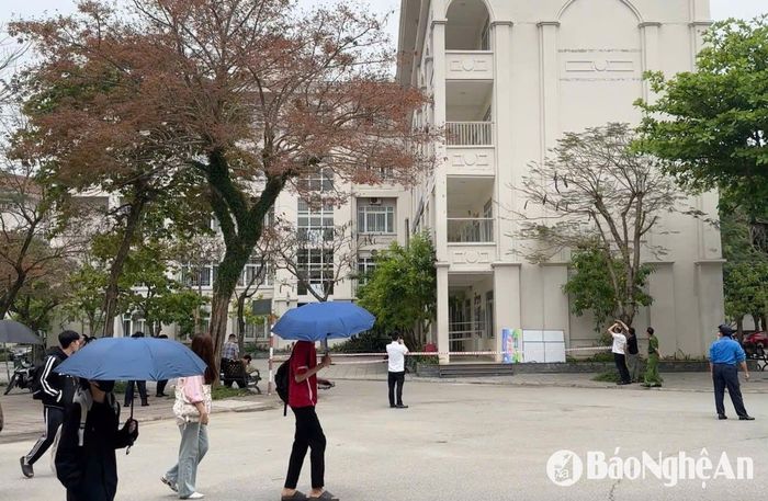 Công an đang phong tỏa hiện trường. Ảnh: Tiến Hùng