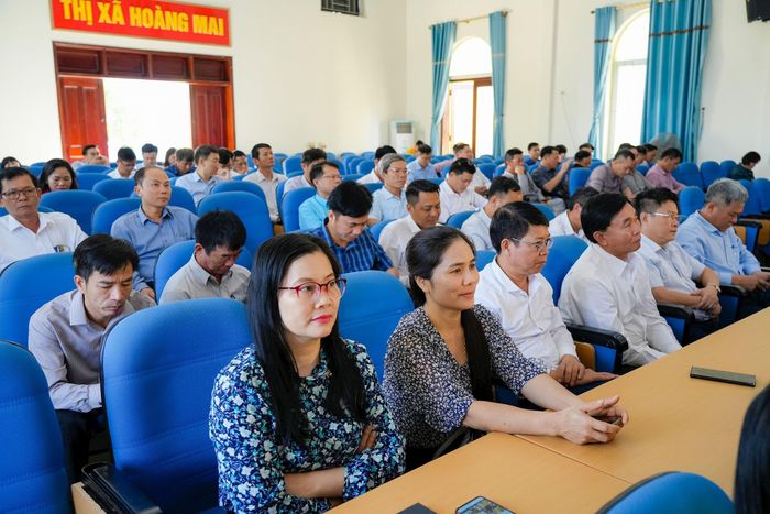 Cử tri thị xã Hoàng Mai tham dự hội nghị. Ảnh: TL