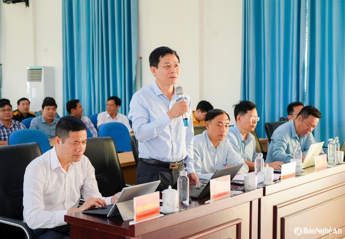 Cử tri Hồ Văn Cậy - Trưởng Ban Tổ chức Thị ủy Hoàng Mai kiến nghị về mô hình bộ máy sau sắp xếp đơn vị hành chính cấp xã cần rõ ràng hơn. Ảnh: TL