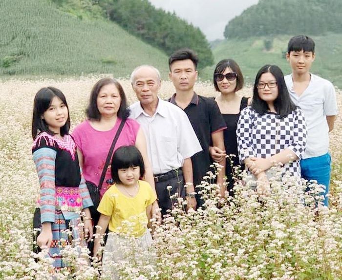 Niềm vui sum vầy cùng con cháu của vợ chồng ông Trần Văn Thân. Ảnh: Công Kiên