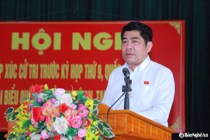 Đại biểu Vi Văn Sơn thông báo dự kiến chương trình, nội dung kỳ họp thứ 9, Quốc hội khóa XV. Ảnh: Ngân Hạnh