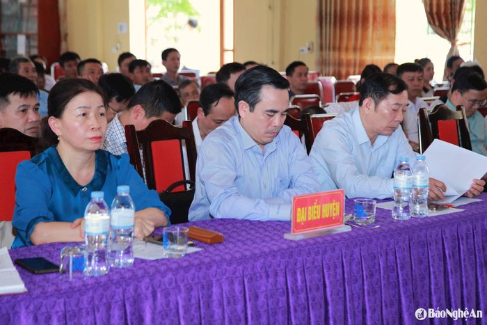Đại diện lãnh đạo huyện Tân Kỳ tham dự hội nghị. Ảnh: Ngân Hạnh