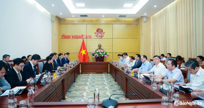 Quang cảnh cuộc làm việc giữa lãnh đạo tỉnh Nghệ An và đoàn công tác Tập đoàn SK, Hàn Quốc. Ảnh: Thành Duy