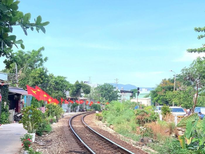 Nhờ mô hình "Đường tàu - đường hoa", người dân đã nâng cao ý thức trong việc bảo vệ môi trường sống