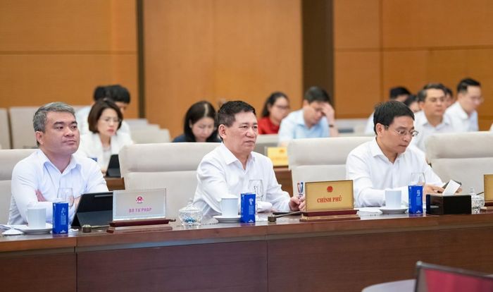 Các đại biểu tham dự phiên họp chiều 17/4.