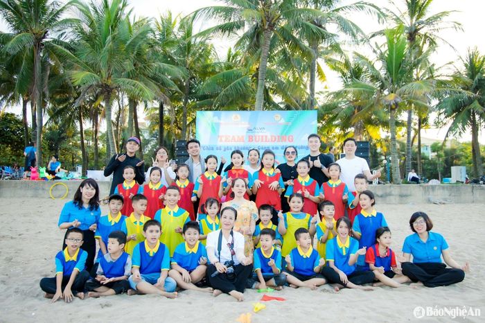Chương trình Trại Hè "Chia sẻ yêu thương - Cùng em đến trường". Ảnh: CSCC
