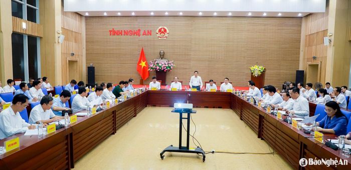 Quang cảnh phiên họp chuyên đề của UBND tỉnh Nghệ An. Ảnh: Thành Duy