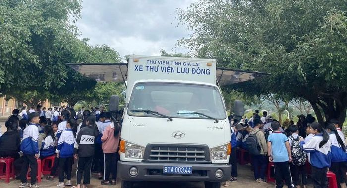  Gia Lai cũng đã triển khai dự án thư viện sách di động. Ảnh: Internet. 