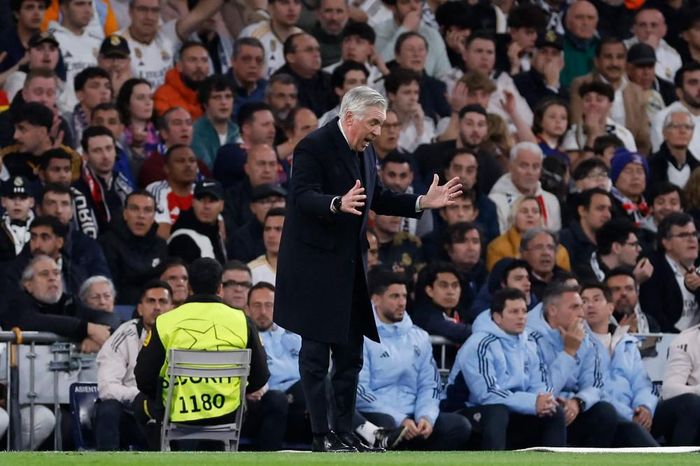 Ngay cả phù thủy Ancelotti cũng bất lực