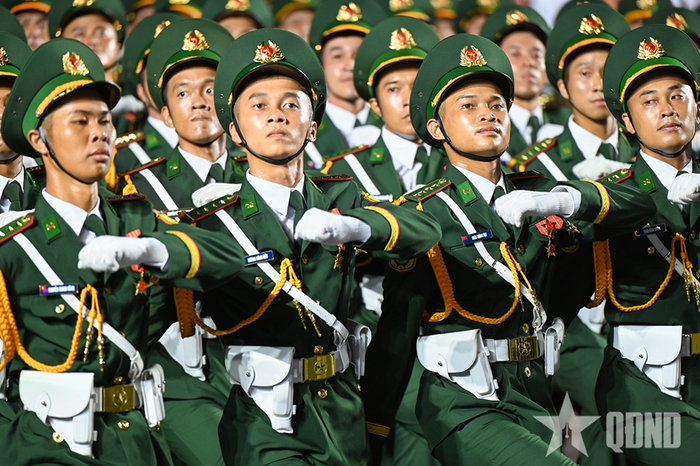  Khối sĩ quan Biên phòng trong buổi tổng hợp luyện các lực lượng diễu binh, diễu hành trong Lễ kỷ niệm 50 năm Ngày Giải phóng miền Nam, thống nhất đất nước (30-4-1975 / 30-4-2025). Ảnh: qdnd.vn 