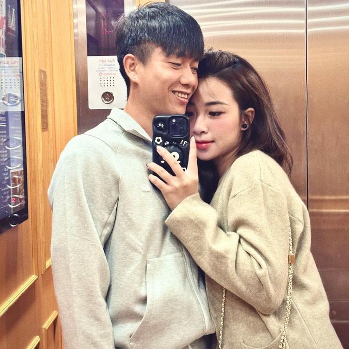 Cặp đôi chính thức công khai hẹn hò vào cuối năm 2019 và nhanh chóng nhận được sự ủng hộ từ người hâm mộ.
