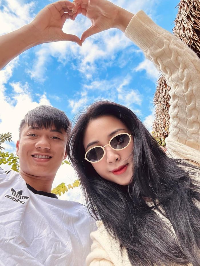 Tháng 1/2020, Phan Văn Đức và Võ Nhật Linh tổ chức lễ cưới tại quê nhà Nghệ An. Sự kiện thu hút sự chú ý không chỉ bởi tên tuổi của nam cầu thủ trong làng bóng đá mà còn nhờ hình ảnh đời thường, gần gũi của cả hai.