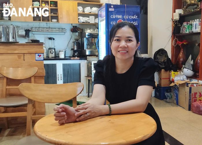 Gia đình luôn là điểm tựa tinh thần vững chắc, giúp chị Giang kiên cường vượt qua những khó khăn do khiếm khuyết gây ra. Ảnh: ANH THẢO