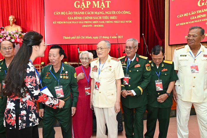  Các tướng lĩnh quân đội, công an dự họp mặt 