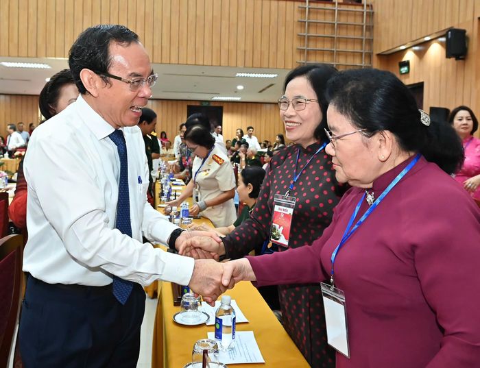  Bí thư Thành ủy TPHCM Nguyễn Văn Nên đến dự hội nghị 