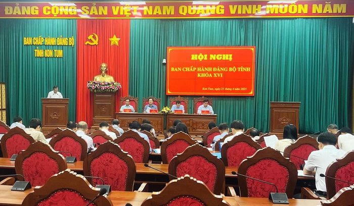 Hội nghị Ban Chấp hành Đảng bộ tỉnh Kon Tum khóa XVI cho ý kiến về đề án sắp xếp đơn vị hành chính cấp tỉnh, cấp xã. Ảnh: TVP