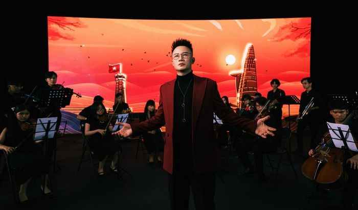 Ca sĩ Hoàng Bách