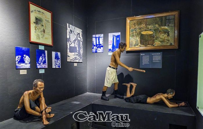 Cảnh đày đọa tù nhân tàn ác của giặc được phục dựng tại Bảo tàng Côn Ðảo.