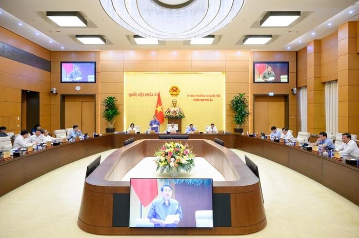 Quang cảnh phiên họp.