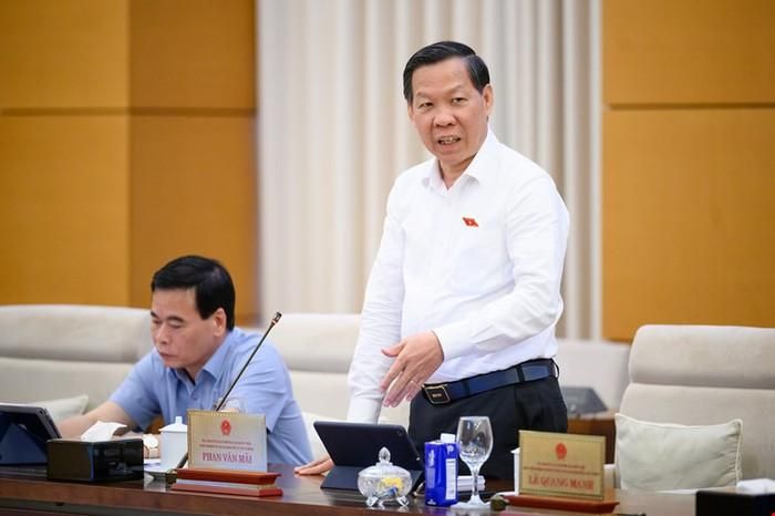 Ông Phan Văn Mãi, Chủ nhiệm Ủy ban Kinh tế và Tài chính, phát biểu